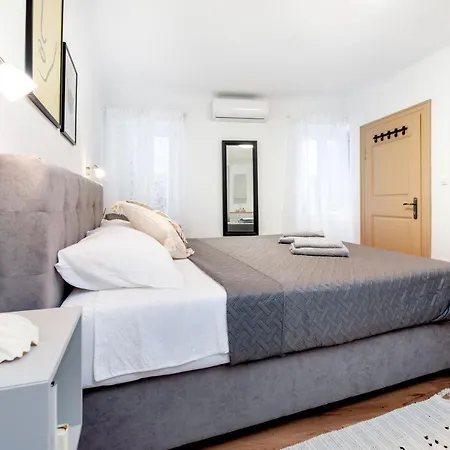 公寓 Adriatic Dream 罗维尼